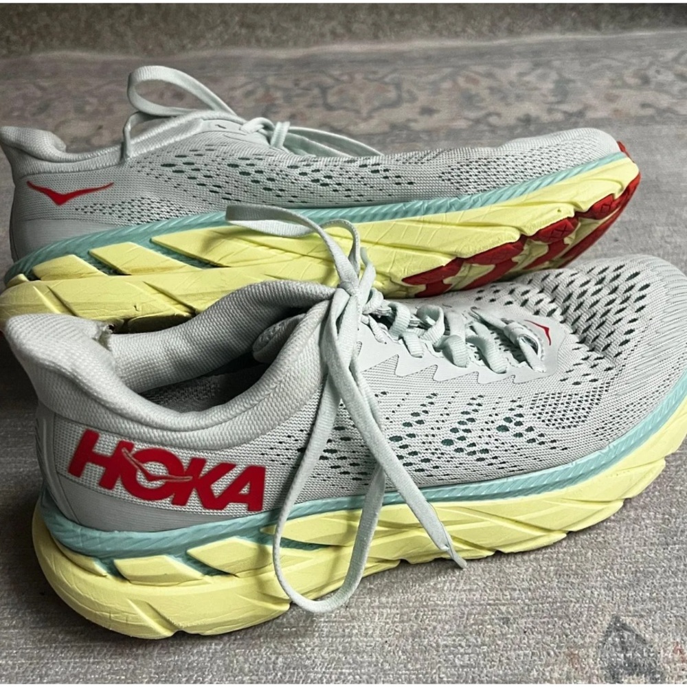 Hokas